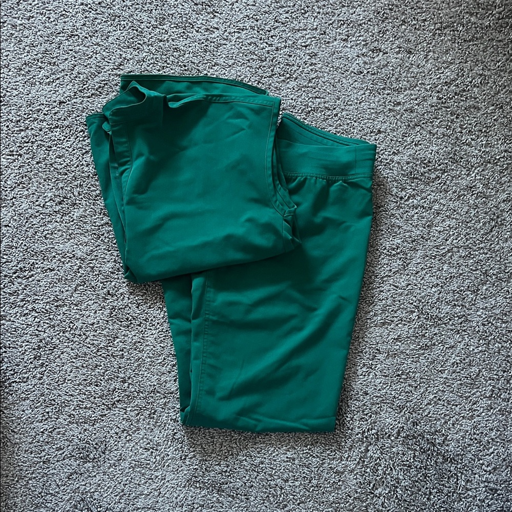 Figs Women's Hunter Green Scrub set